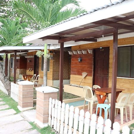 Dubay Panglao Beachfront Resort Libaong Exteriör bild
